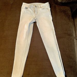 super stretch American eagle outfitters light washed jeans